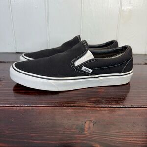 Vans Classic Slip-On – Black/White (Men’s 9.0 / Women’s 10.5)